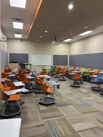 Hodges 212 has node chairs