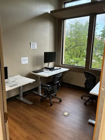 Hodges 220A small study room has desks for students